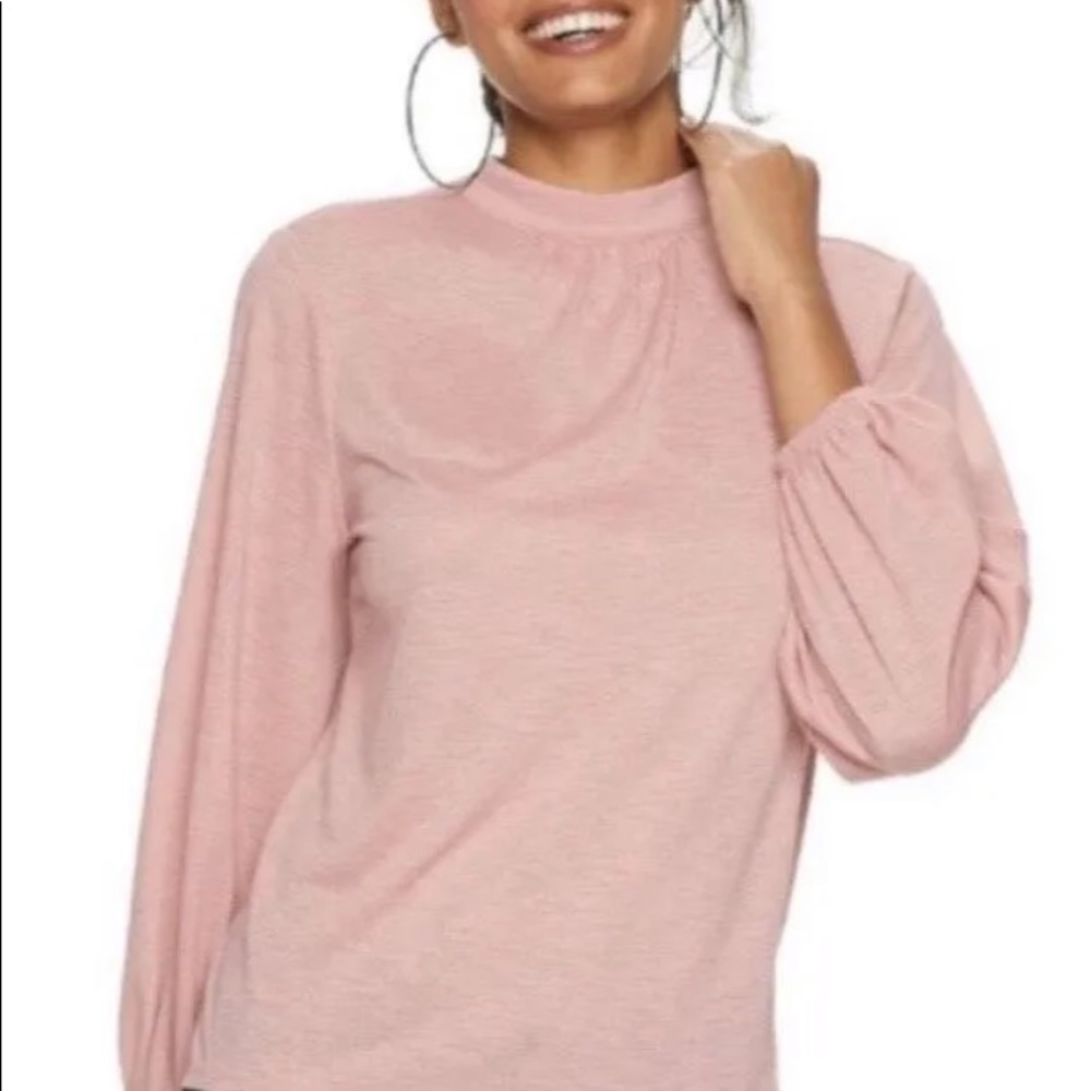JENNIFER LOPEZ  Pink Blouse